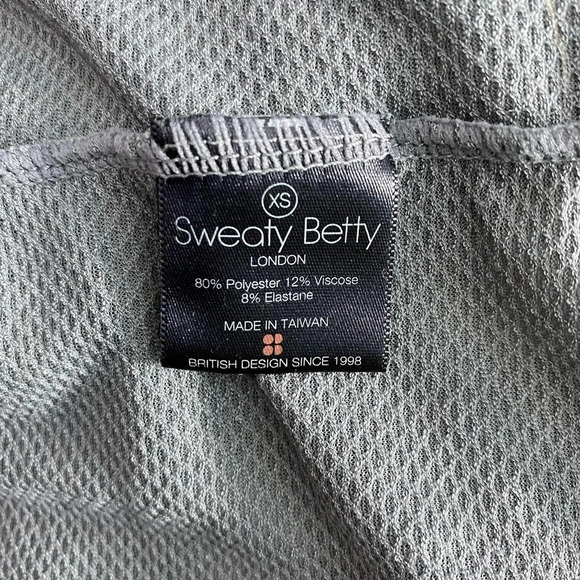 Sweaty Betty Ab Crunch V-Neck T-Shirt Grey - Picture 9 of 9